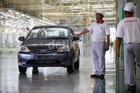 Setelah semuanya selesai dirakit dan dikontrol oleh karyawan, mobil Etios yang siap dipasarkan dicoba terlebih dahulu.