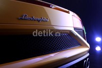 Kedua mobil tersebut diklaim bisa mencapai kecepatan maksimal 324 km/jam dengan akselerasi 0-100 km/jam dalam hitungan waktu 4 detik.