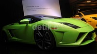 Mobil ini sendiri harganya sekitar US$ 600.000 atau sekitar Rp 5,8 miliar. Tapi untuk mobil beratap terbuka dengan kelir hijau yang dipilih Frank, seorang dari Lamborghini membisiki kalau harganya mencapai Rp 8,5 miliar.