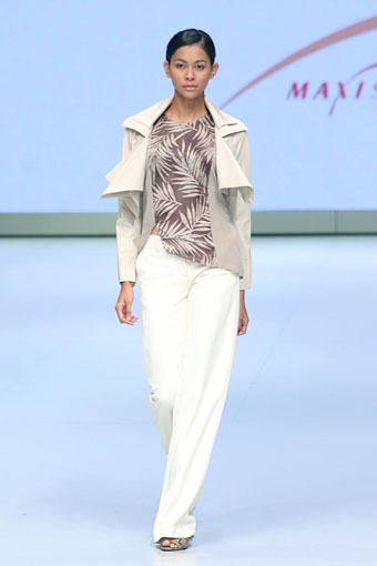 Jakarta, Indonesia - 16 Februari. Maxistyle by Ardistia Dwiasri. Indonesia Fashion Week 2013 at Jakarta Convention Center. 16 Februari 2013. Senayan. Jakarta. [Foto: Mohammad Abduh/Wolipop]