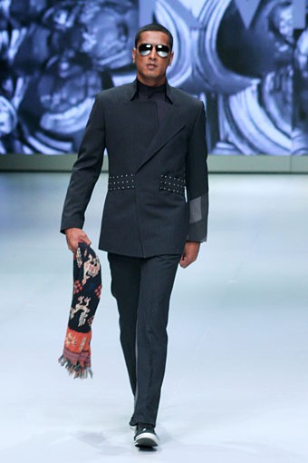 Jakarta, Indonesia - 16 Februari. Samuel Wattimena Kalvt. Indonesia Fashion Week 2013 at Jakarta Convention Center. 16 Februari 2013. Senayan. Jakarta. [Foto: Mohammad Abduh/Wolipop]
