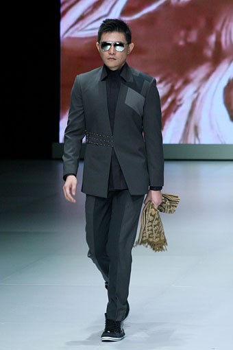 Jakarta, Indonesia - 16 Februari. Samuel Wattimena Kalvt. Indonesia Fashion Week 2013 at Jakarta Convention Center. 16 Februari 2013. Senayan. Jakarta. [Foto: Mohammad Abduh/Wolipop]