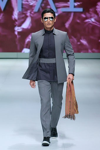 Jakarta, Indonesia - 16 Februari. Samuel Wattimena Kalvt. Indonesia Fashion Week 2013 at Jakarta Convention Center. 16 Februari 2013. Senayan. Jakarta. [Foto: Mohammad Abduh/Wolipop]