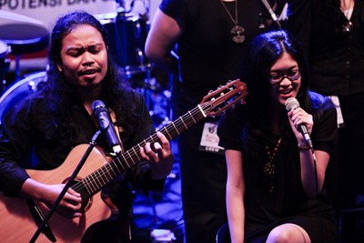 Konser Meneduhkan Payung Teduh di Rolling Stone Cafe