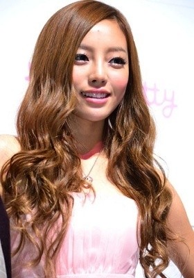 5 Fakta Menarik Soal Si Cantik Goo Hara KARA