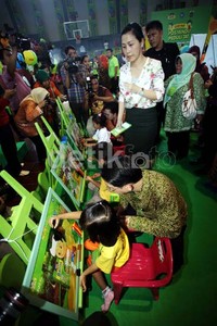 Veronica Tan juga melihat arena bermain yang bisa meningkatkan pertumbuhan dan perkembangan anak di Lapangan Basket Indoor Senayan, Jakarta.