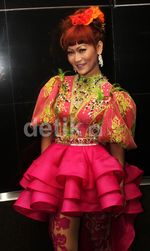 Gaya Glamor Inul Daratista