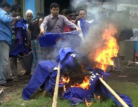 Mundur dari Partai, Pengurus DPD Partai NasDem Pasuruan Bakar Atribut