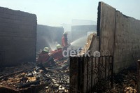 Sisa-sisa kebakaran terlihat usai api padam.