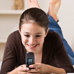 40% Pengguna Smartphone Selalu Mainkan Ponsel Sebelum Tidur