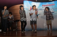 Konser tersebut akan diselenggarakan dengan kerjasama bersama promotor Rajawali Indonesia. Coboy Junior akan menggelar pertunjukan di pesawat pada 20 April mendatang.