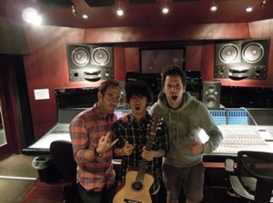 Anggota One OK Rock, Taka, Berduet dengan Simple Plan Bagi Rilisan Album Spesial