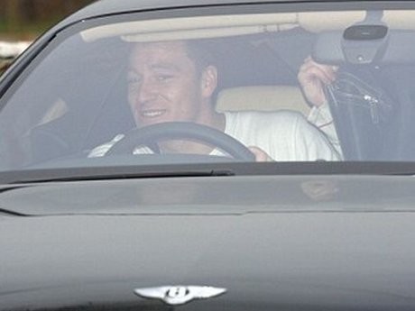 Enggak Tahan Macet, John Terry Tinggalkan Bentley di Jalan