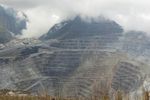 Menjelajah Kawah Tambang Raksasa di Grasberg