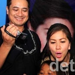 Menyesal Gugat Cerai, Venna Melinda Menangis di Sidang Perdana