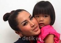 Melinda ditemani dengan Maharani yang akrab disapa Ara. Gusmun/detikFoto.