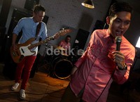 Ada Band syuting video klip 'Intim Berdua' di Backstage Cafe/studio, Cirendeu, Jakarta (18/3/2013).