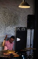 Intim Berdua Bersama Ada Band