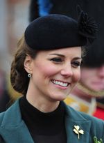 Ups, Sepatu Kate Middleton Nyangkut