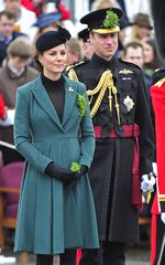 Ups, Sepatu Kate Middleton Nyangkut