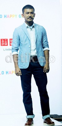 Preppy look a la Rio Dewanto. (Gus Mun/detikHOT)