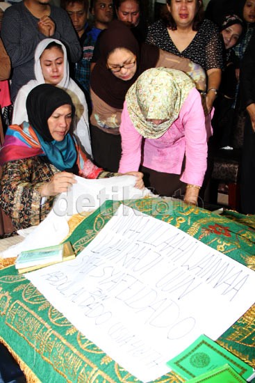 Suasana Duka di Rumah Tata Dado