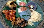 Menyantap Nasi Bakar Nikmat di Taman Mungil yang Asri