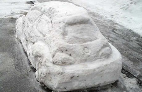 Keliru, Polisi Jerman Ini Malah Tilang Mobil Terbuat dari Salju