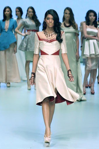 Jakarta, Indonesia - 16 Februari. Stella Rissa The Making of Colour Futures 2013. Indonesia Fashion Week 2013 at Jakarta Convention Center. 16 Februari 2013. Senayan. Jakarta. [Foto: Mohammad Abduh/Wolipop]