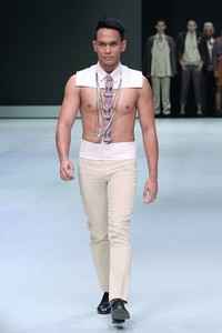 Jakarta, Indonesia - 16 Februari. Ichwan Thoha East Meet West. Indonesia Fashion Week 2013 at Jakarta Convention Center. 16 Februari 2013. Senayan. Jakarta. [Foto: Mohammad Abduh/Wolipop]