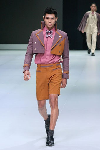 Jakarta, Indonesia - 16 Februari. Ichwan Thoha East Meet West. Indonesia Fashion Week 2013 at Jakarta Convention Center. 16 Februari 2013. Senayan. Jakarta. [Foto: Mohammad Abduh/Wolipop]