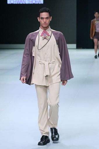 Jakarta, Indonesia - 16 Februari. Ichwan Thoha East Meet West. Indonesia Fashion Week 2013 at Jakarta Convention Center. 16 Februari 2013. Senayan. Jakarta. [Foto: Mohammad Abduh/Wolipop]