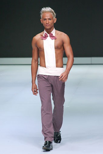 Jakarta, Indonesia - 16 Februari. Ichwan Thoha East Meet West. Indonesia Fashion Week 2013 at Jakarta Convention Center. 16 Februari 2013. Senayan. Jakarta. [Foto: Mohammad Abduh/Wolipop]