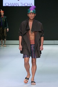 Jakarta, Indonesia - 16 Februari. Ichwan Thoha East Meet West. Indonesia Fashion Week 2013 at Jakarta Convention Center. 16 Februari 2013. Senayan. Jakarta. [Foto: Mohammad Abduh/Wolipop]