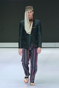 Jakarta, Indonesia - 16 Februari. Ichwan Thoha East Meet West. Indonesia Fashion Week 2013 at Jakarta Convention Center. 16 Februari 2013. Senayan. Jakarta. [Foto: Mohammad Abduh/Wolipop]