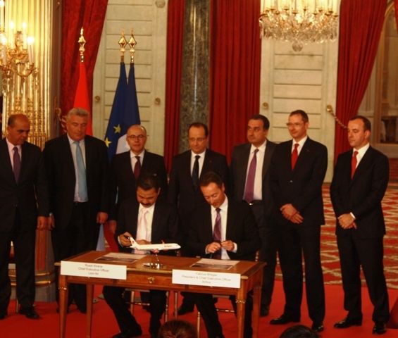 Dirut Lion Rusdi Kirana dan CEO Airbus Fabrice Bregier menandatangani kontrak disaksikan Presiden Prancis Francois Hollande, perwakilan Lion Air dan perwakilan kedutaan Indonesia untik Prancis. Dirut Lion Rusdi Kirana dan CEO Airbus Fabrice Bregier menandatangani kontrak disaksikan Presiden Prancis Francois Hollande, perwakilan Lion Air dan perwakilan kedutaan Indonesia untik Prancis.