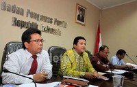 Sebelumnya, PBB lolos Pemilu 2014 versi Pengadilan Tinggi Tata Usaha Negara dan diterima KPU. Sementara PKPI yang lolos versi Bawaslu ditolak KPU.