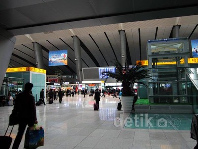 Melongok Stasiun Kereta di Beijing