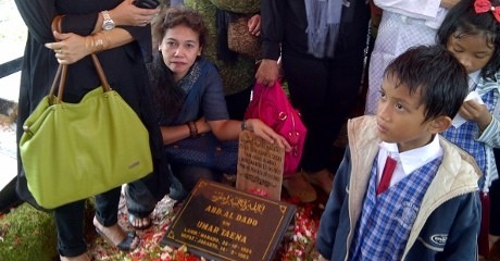 Isak Tangis & Hujan Deras Iringi Peristirahatan Terakhir Tata Dado