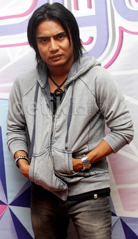 Vokalis Setia Band itu menyimpan senyumannya. Gus Mun/detikHOT.