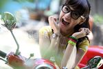 Pose Si Cantik Tasha Said di Atas Vespa