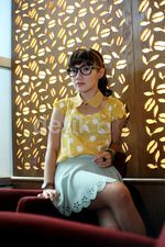 Pose Si Cantik Tasha Said di Atas Vespa