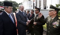 Secara bergantian Presiden SBY dan Presiden Lukashenko saling memperkenalkan delegasi masing-masing negara. (Setpres).