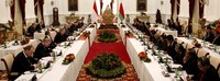 Presiden SBY dan Presiden Lukashenko mengadakan pertemuan bilateral. Di awal pertemuan Presiden SBY mengucapkan selamat datang dan berharap hubungan Indonesia-Belarus terus meningkat. (Setpres).