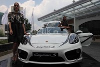 Mesin tersebut mampu membuat Cayman S berakselerasi dari posisi diam sampai 100km/jam dalam waktu 4,7 detik dengan kecepatan maksimum hingga 283    km/jam.