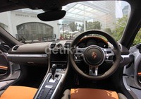 Bagian interior Porsche Cayman S.