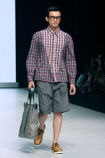 Jakarta, Indonesia - 16 Februari. 3D by Tri Handoko & Dave Hendrik. Indonesia Fashion Week 2013 at Jakarta Convention Center. 16 Februari 2013. Senayan. Jakarta. [Foto: Mohammad Abduh/Wolipop]