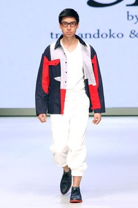 Jakarta, Indonesia - 16 Februari. 3D by Tri Handoko & Dave Hendrik. Indonesia Fashion Week 2013 at Jakarta Convention Center. 16 Februari 2013. Senayan. Jakarta. [Foto: Mohammad Abduh/Wolipop]