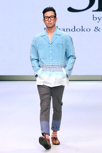 Jakarta, Indonesia - 16 Februari. 3D by Tri Handoko & Dave Hendrik. Indonesia Fashion Week 2013 at Jakarta Convention Center. 16 Februari 2013. Senayan. Jakarta. [Foto: Mohammad Abduh/Wolipop]