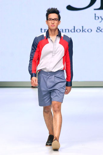 Jakarta, Indonesia - 16 Februari. 3D by Tri Handoko & Dave Hendrik. Indonesia Fashion Week 2013 at Jakarta Convention Center. 16 Februari 2013. Senayan. Jakarta. [Foto: Mohammad Abduh/Wolipop]